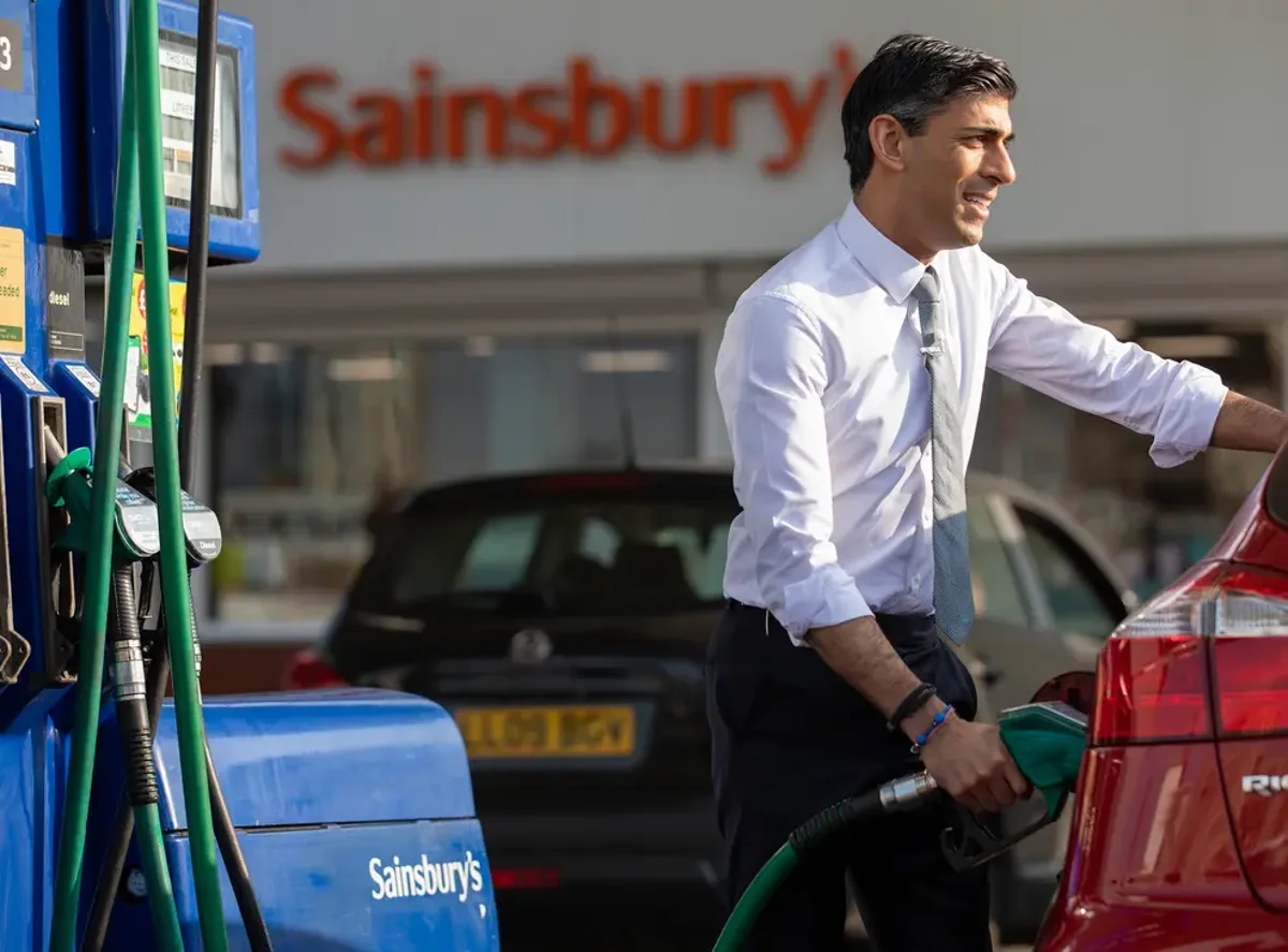 Rishi Sunak says someone has now taught him how to use a contactless bank card